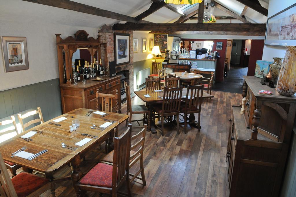 The New Court Inn Usk Esterno foto