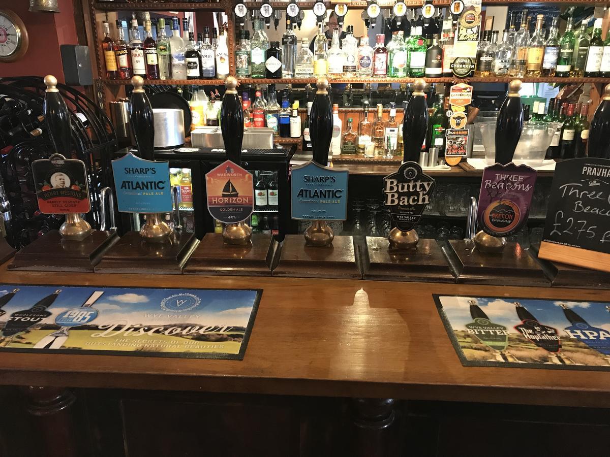 The New Court Inn Usk Esterno foto
