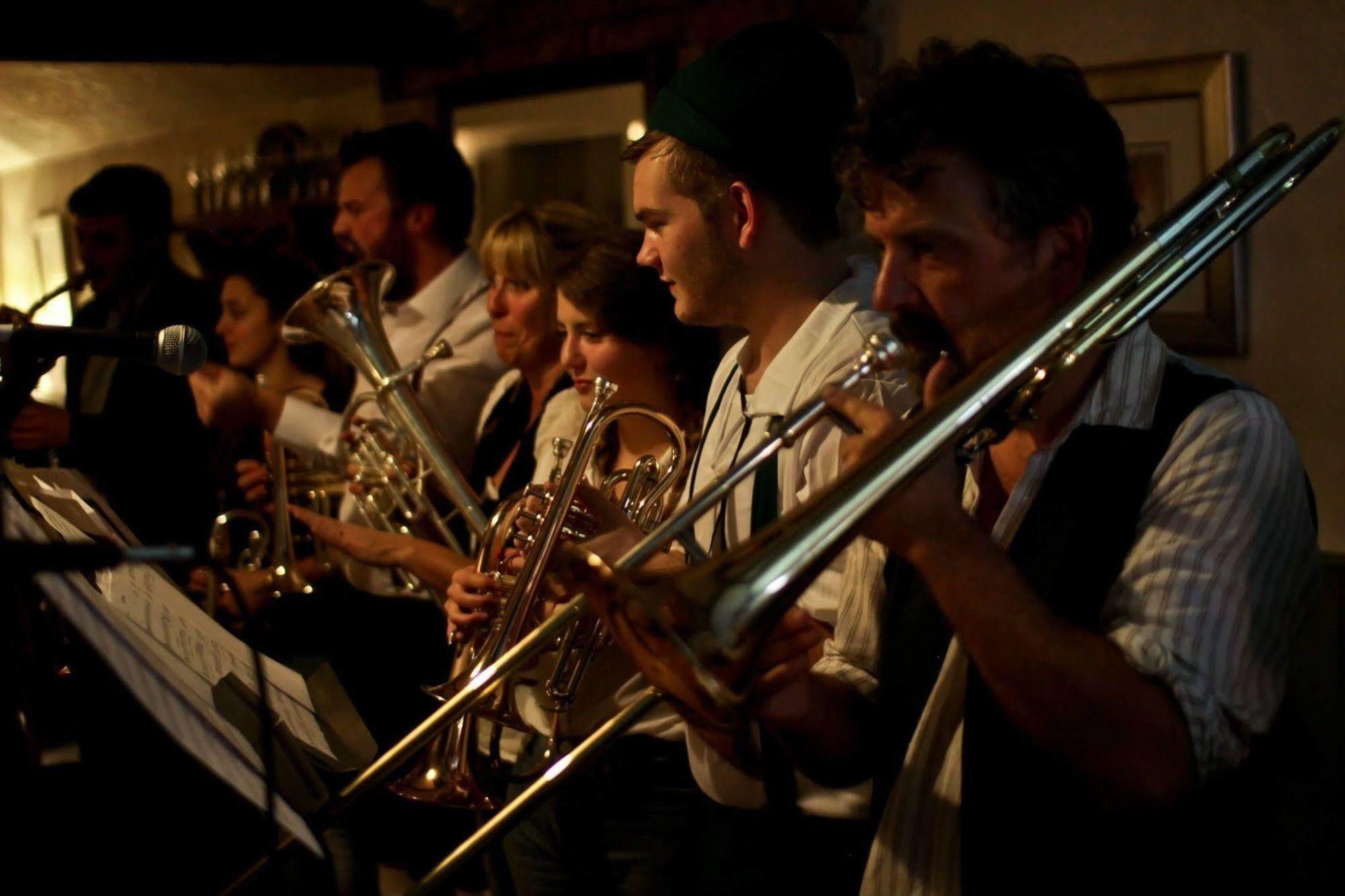The New Court Inn Usk Esterno foto