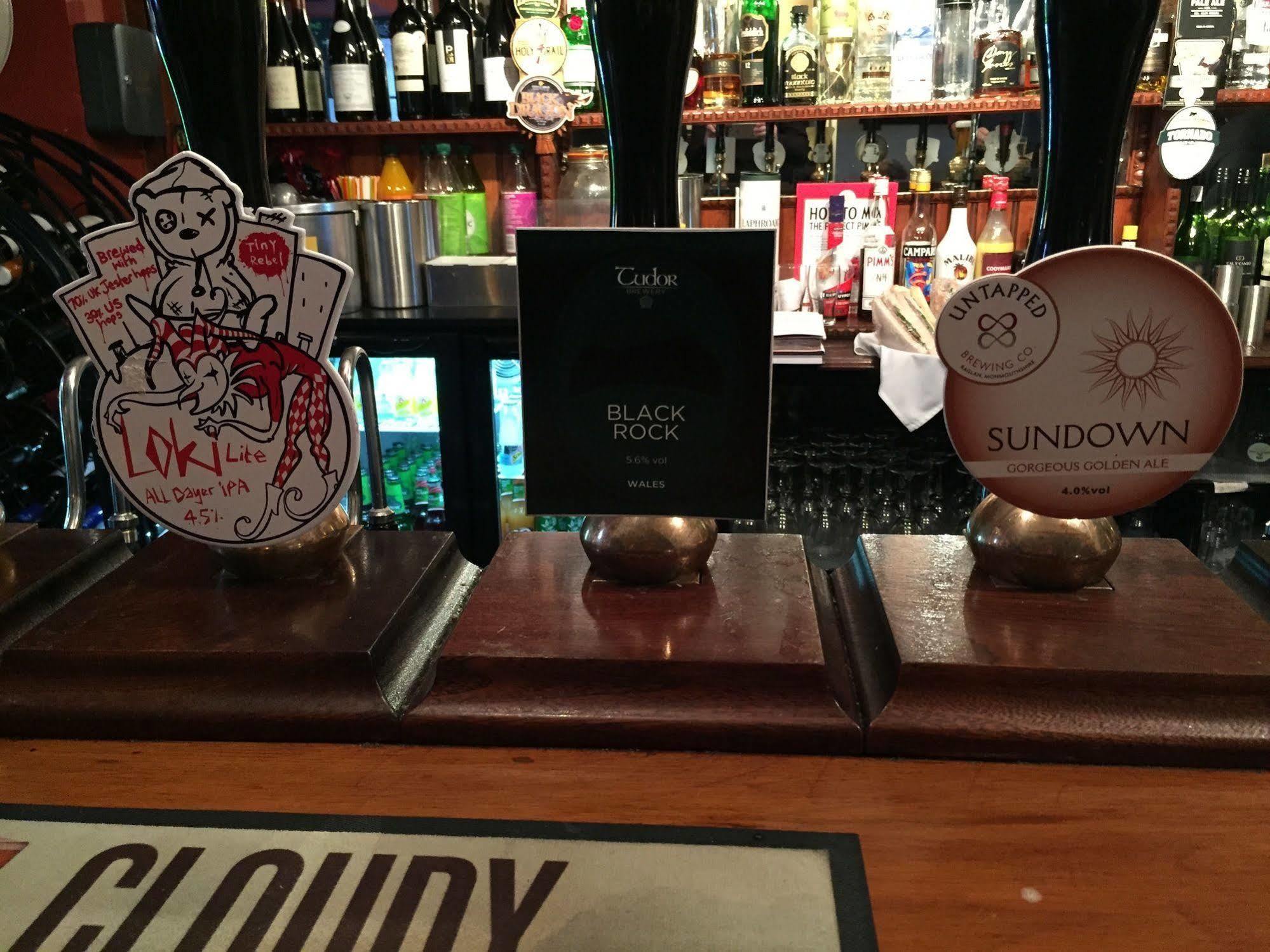 The New Court Inn Usk Esterno foto