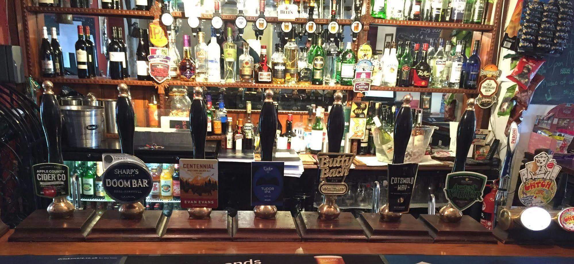 The New Court Inn Usk Esterno foto