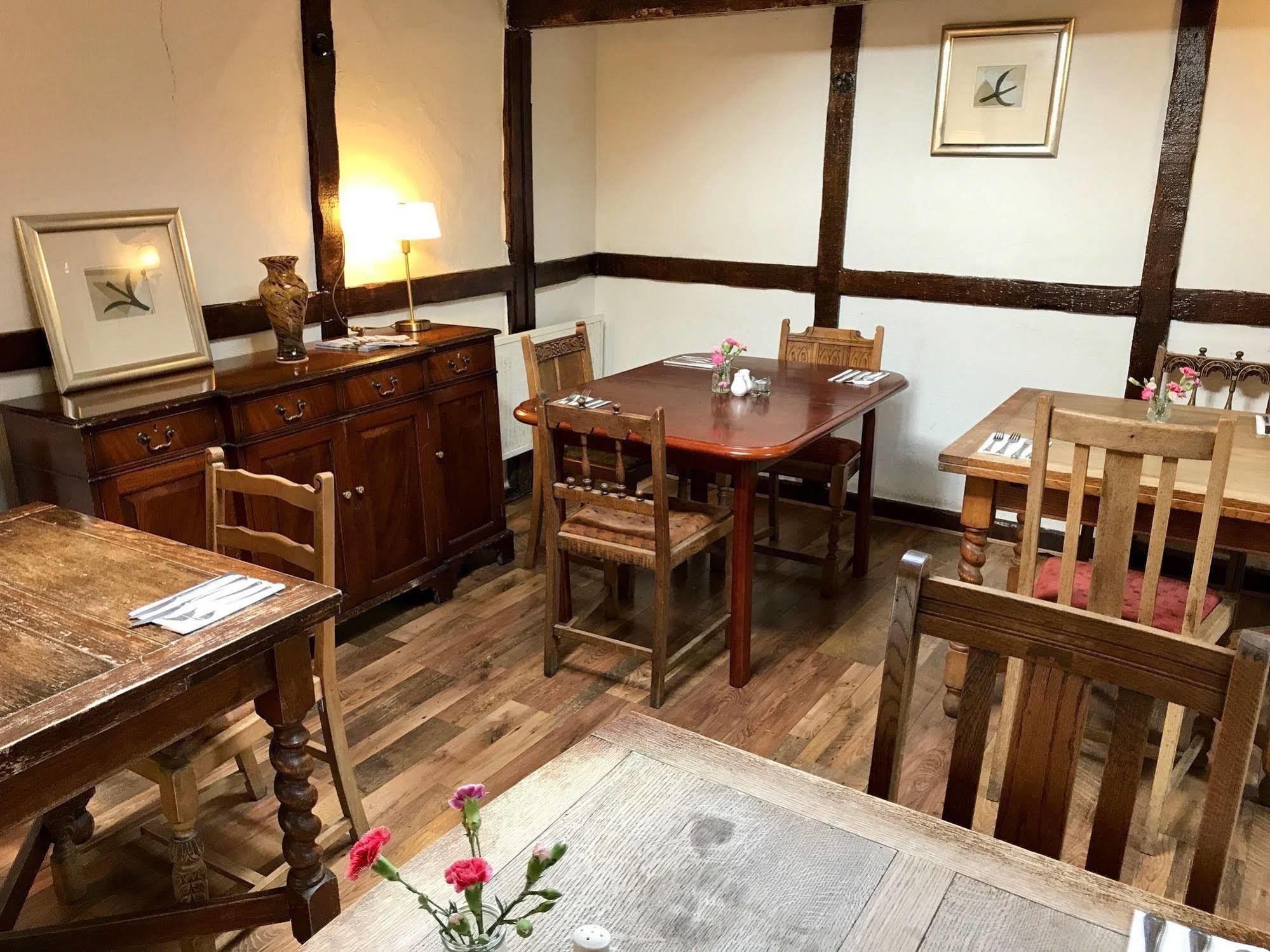 The New Court Inn Usk Esterno foto